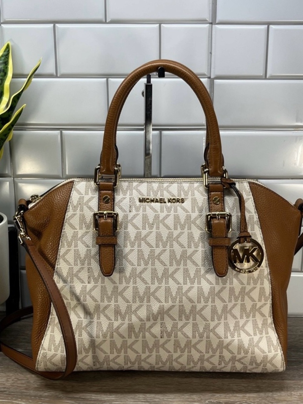 Michael Kors Ciara Large Saffiano Leather Satchel. Preloved!!